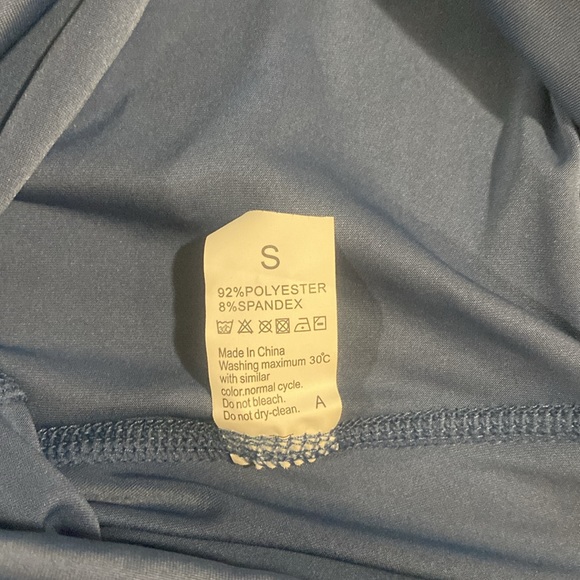 Workout leggings, size small with side pockets - Picture 5 of 5